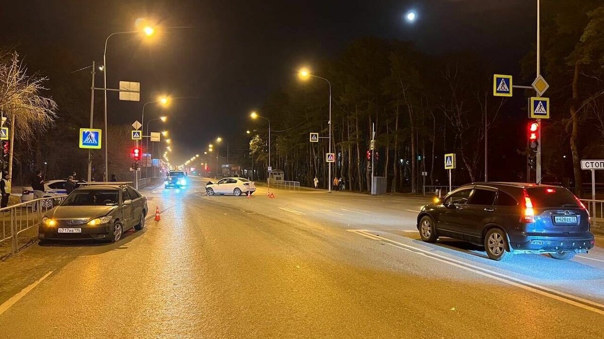     Двухлетний ребенок пострадал в дорожно-транспортном происшествии, произошедшем накануне в Тюмени на пересечении улиц Тобольский тракт и Ушакова. Здесь столкнулись автомобили Mazda и Toyota.