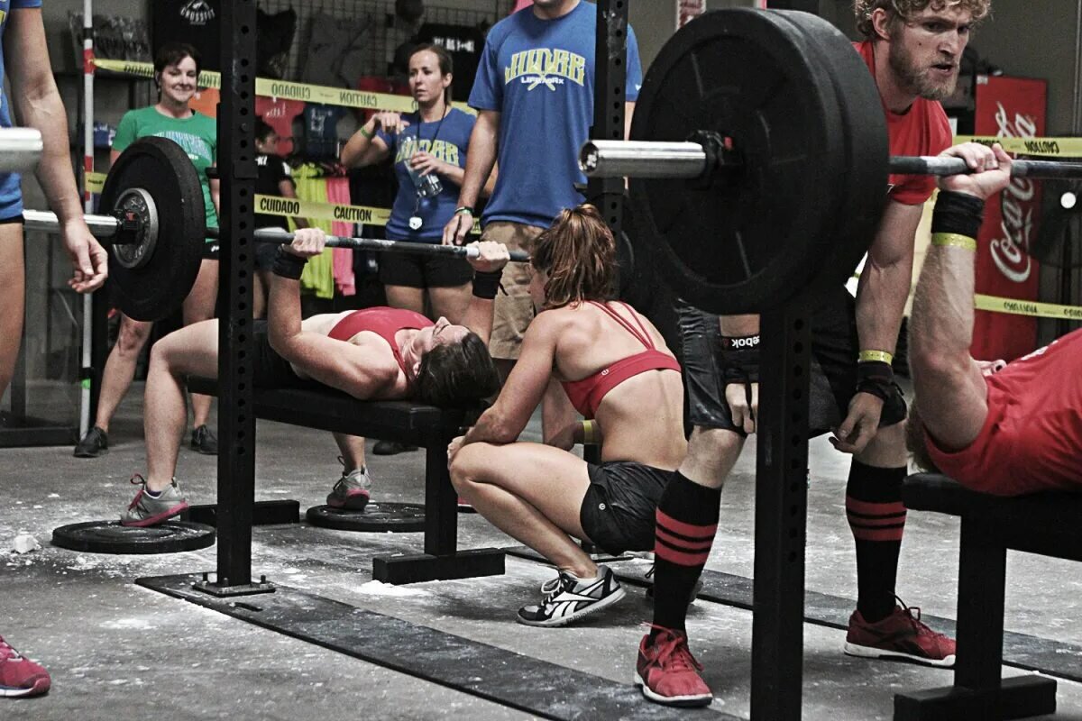 Тренировка 3 20. Bench Press кроссфит. Лорен Дженай кроссфит. Жим штанги кроссфит. Жим лежа кроссфит.