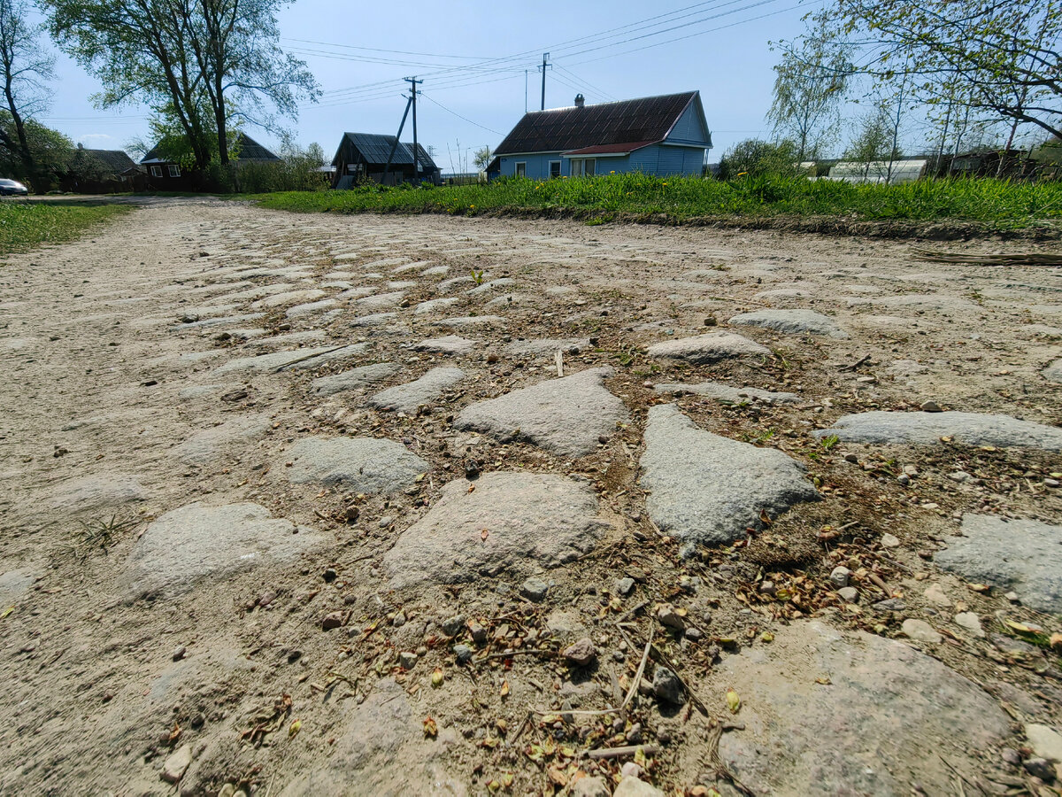 Церковь архитектора Буланова, старая булыжная дорога и Дом культуры с  любопытным декором времён СССР. Добро пожаловать в д. Кёрстово | Олег  Еверзов | Дзен