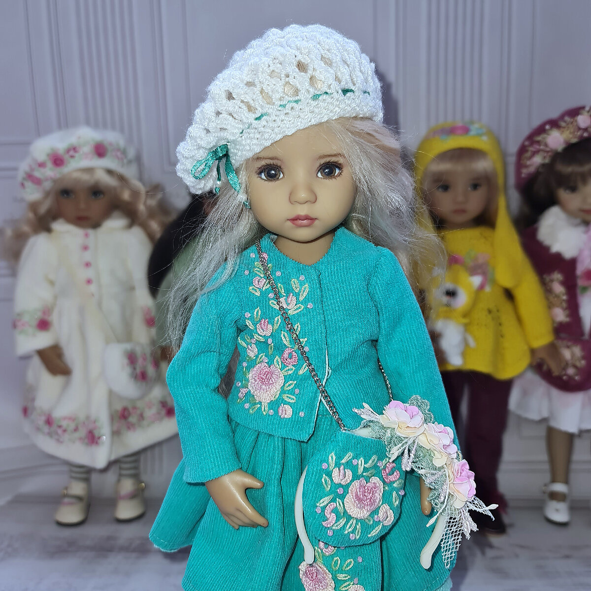 Бирюзовый костюм с беретом и веночком в комплекте. Модель - Little Darling Бэль, мастер наряда Lana Ust.