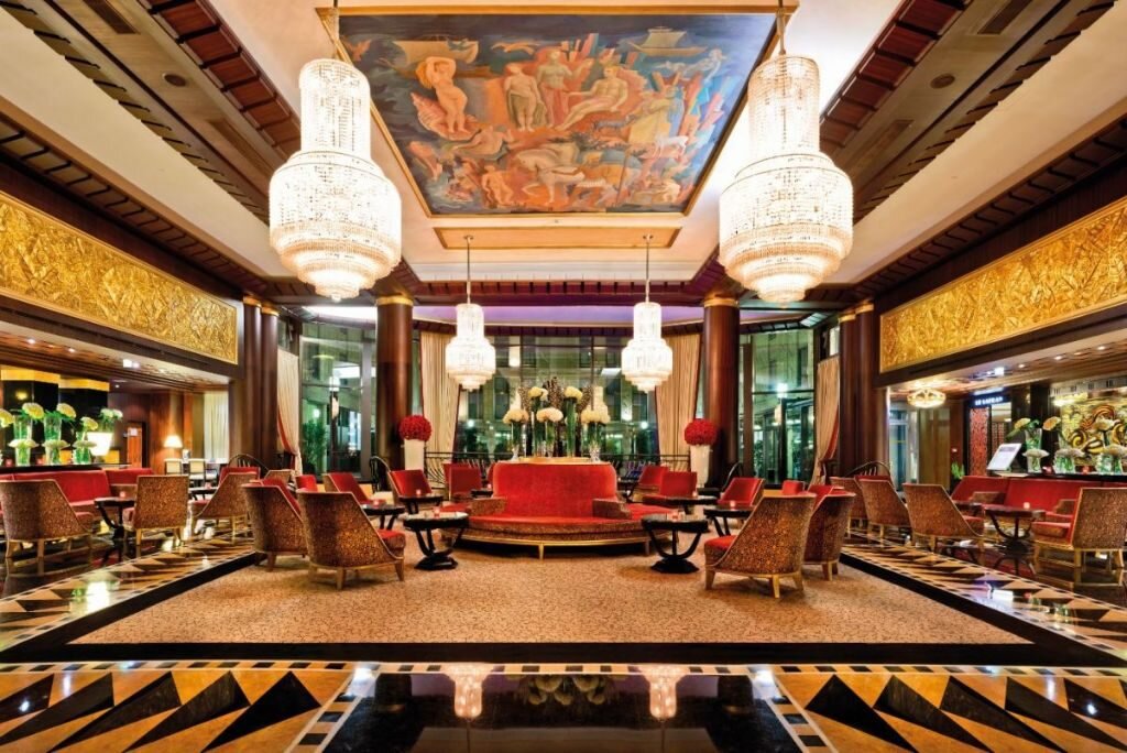 Входная зона Le Hôtel du Collectionneur, построенной в 2004 году Официальный сайт - www.hotelducollectionneur.com