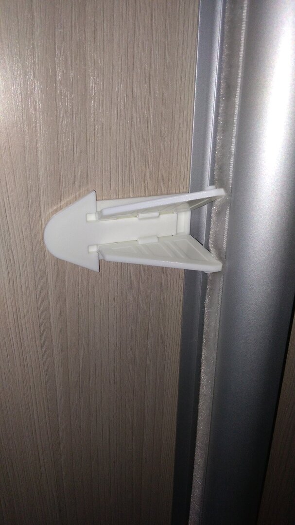 Блокиратор "бабочка" для шкафа-купе 