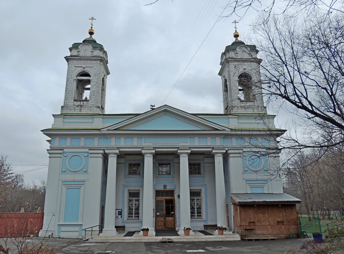 храм сошествия святого духа на лазаревском кладбище