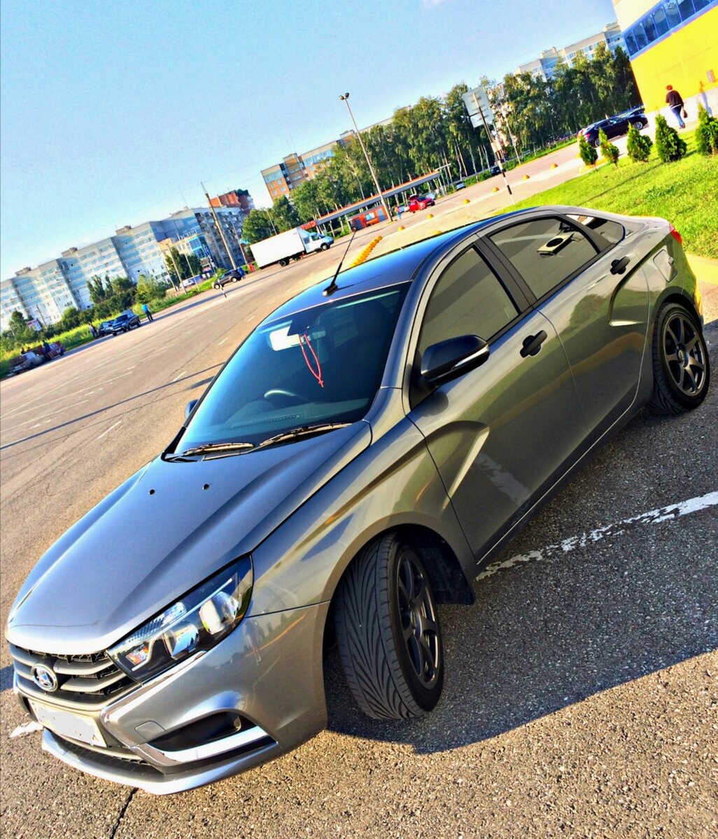 Lada Vesta в городе. 
