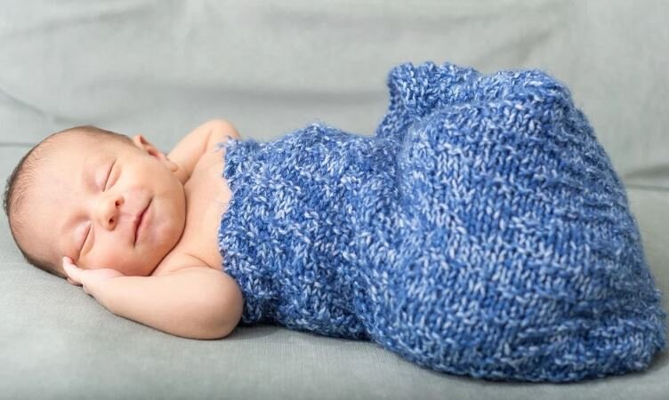 родился внучок, но свекровь запрещала называть себя бабушкой