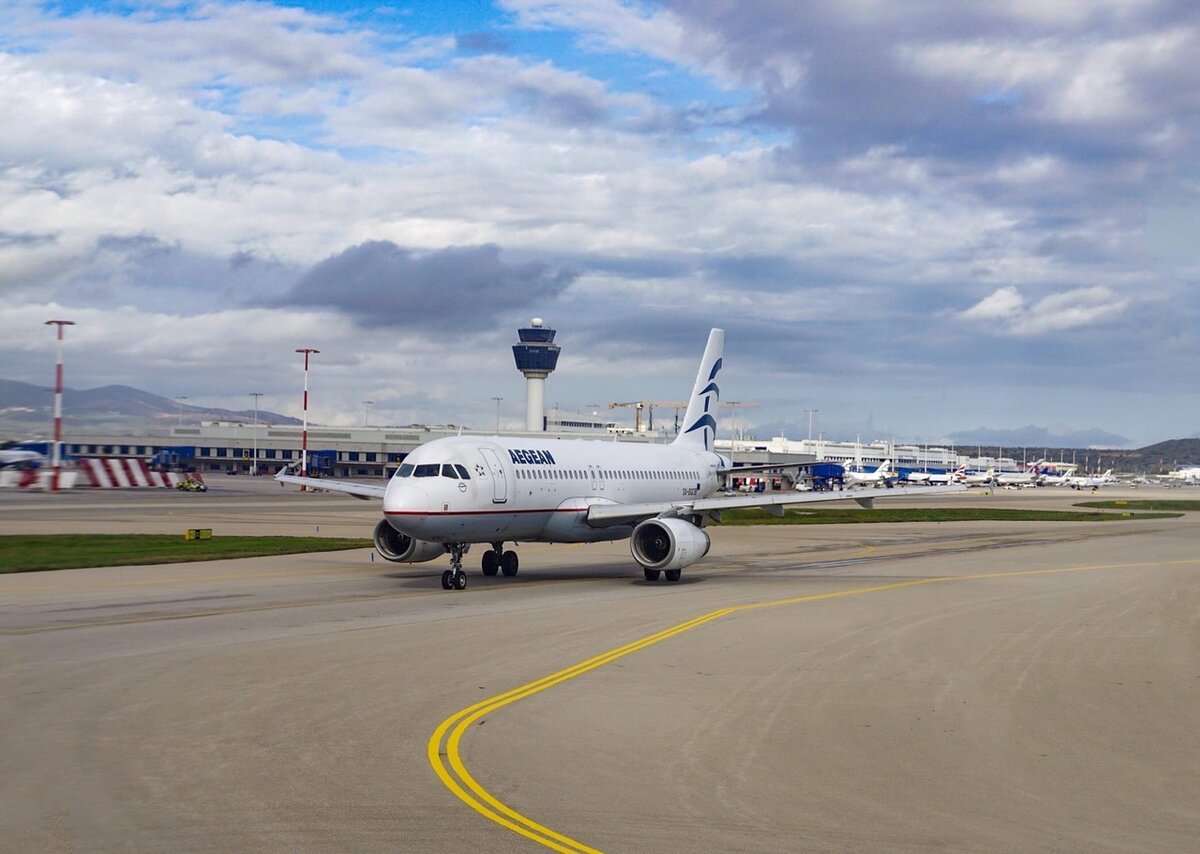 Самолет Aegean Airlines