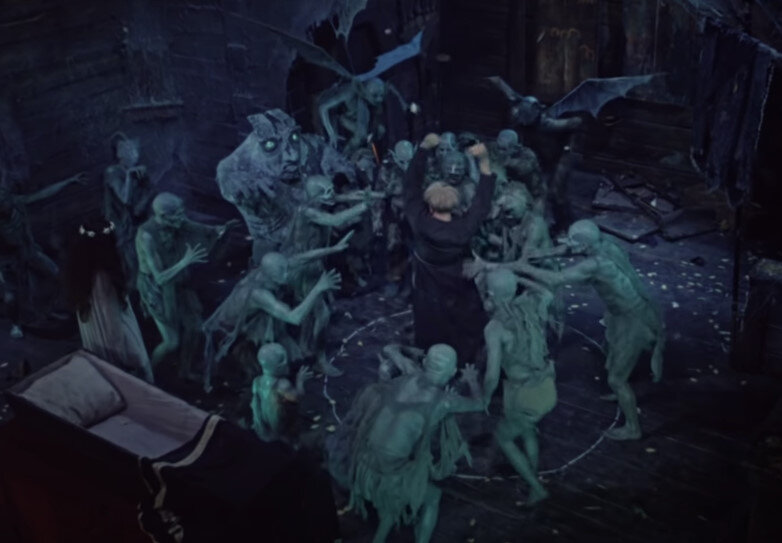 Нечисть нападает на Хому. Отрывок из фильма "Вий" 1967 года