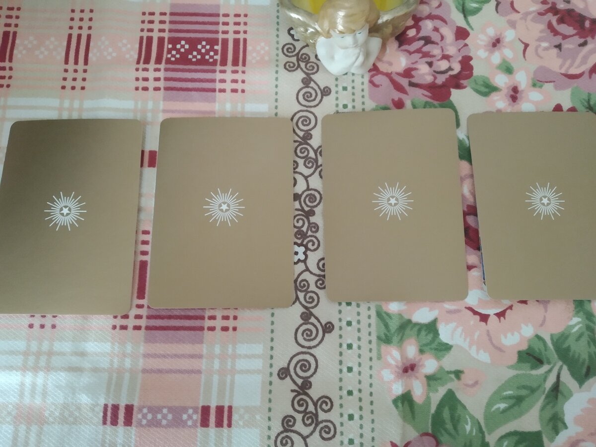 Интуитивно выбирайте вариант, который смотрит на вас.