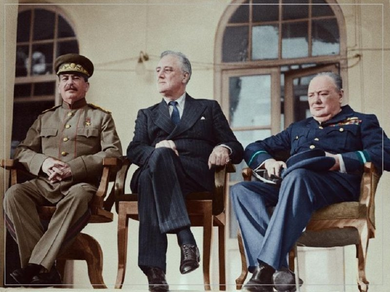 Сталин, Рузвельт и Черчилль на конференции в Тегеране. До открытия второго фронта еще 6 месяцев. Фото: 1943 г.