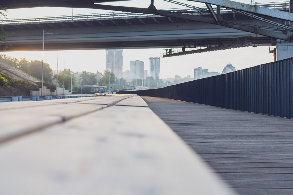 в 7 утра ещё спокойно. О скоро придут бегуны.