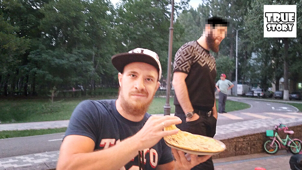 Сидим в чеченском кафе