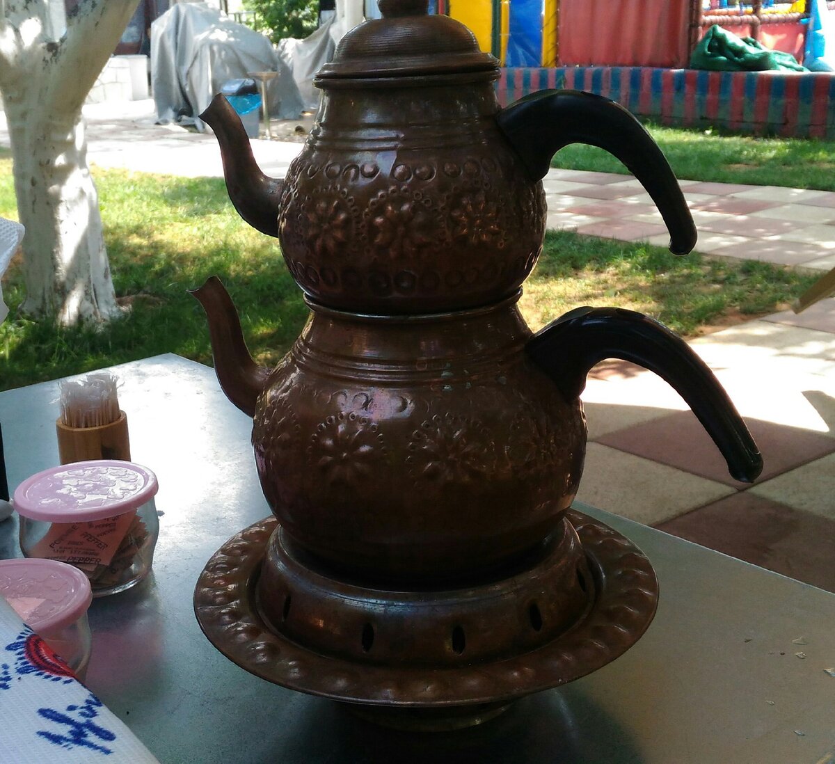 Местный чайник из меди.