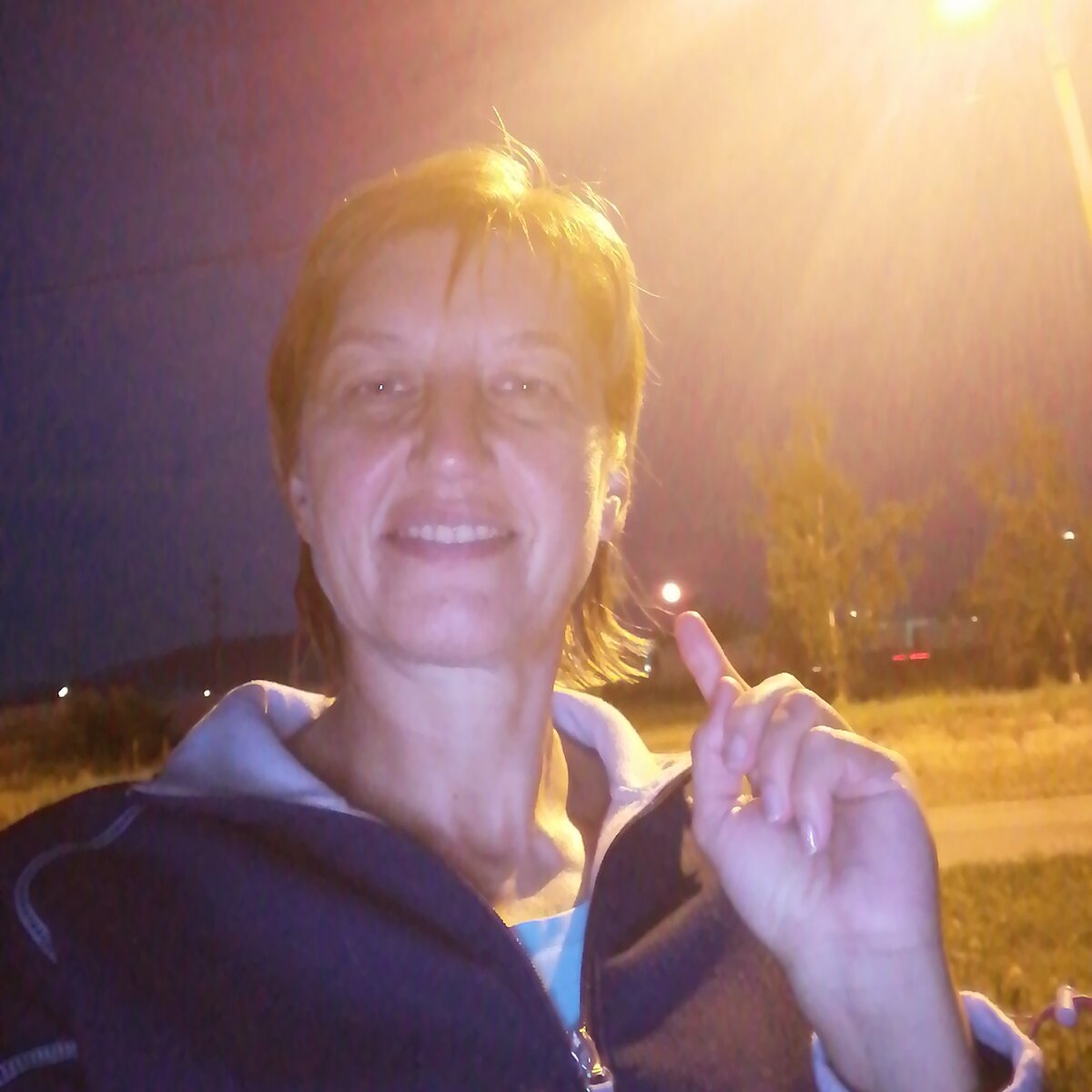 А пальчиком я на луну показываю!)))