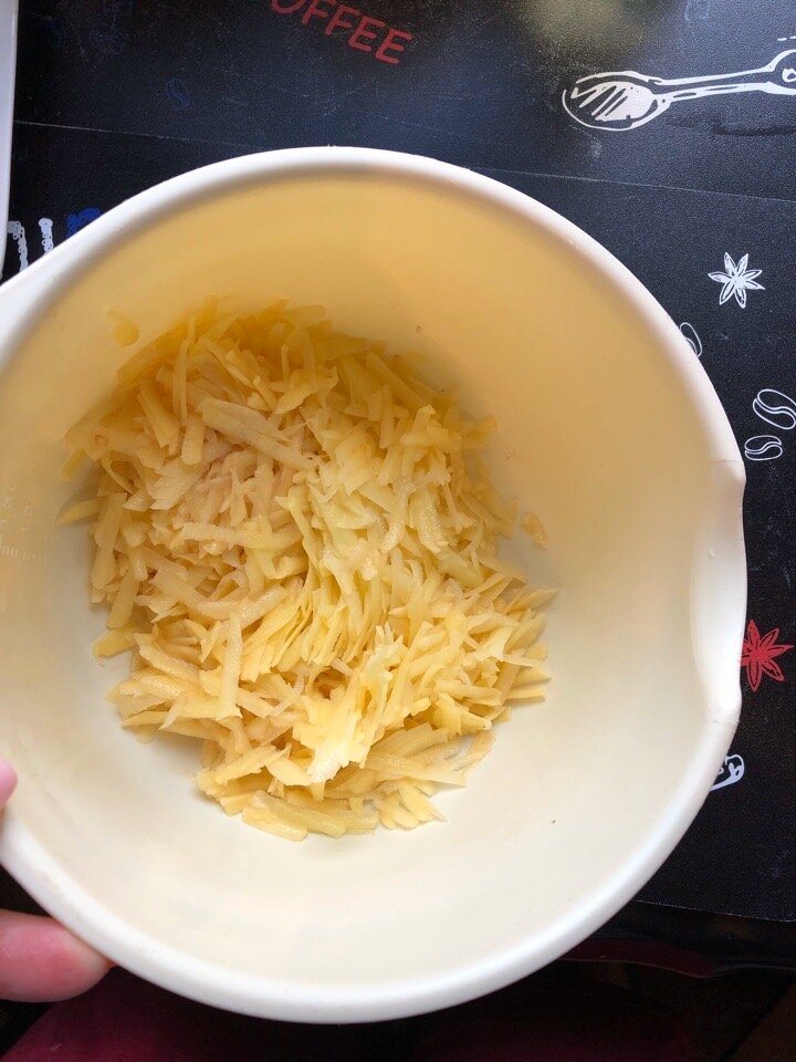 Лишнюю жидкость лучше слить.