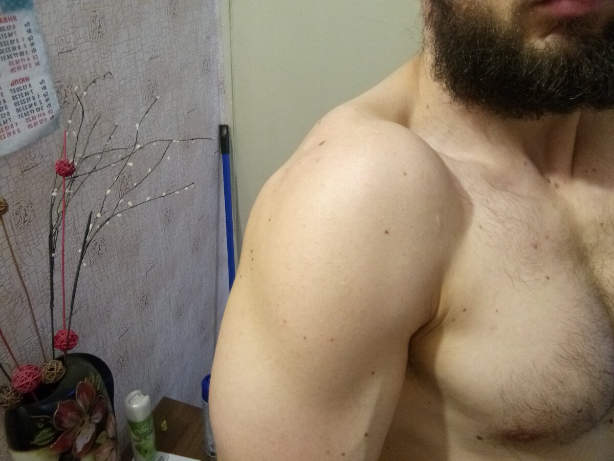 С такими плечами я вряд ли понравлюсь девушкам)