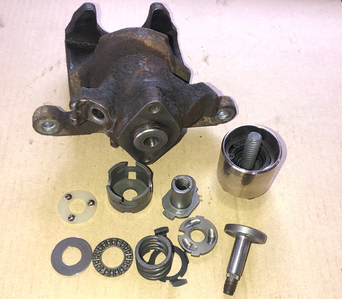 Задний суппорт Мицубиси Аутлендер 3?