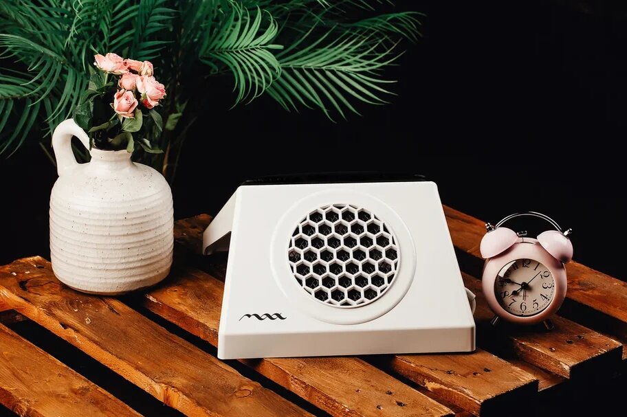 На фото маникюрный пылесос MAX Ultimate 4 