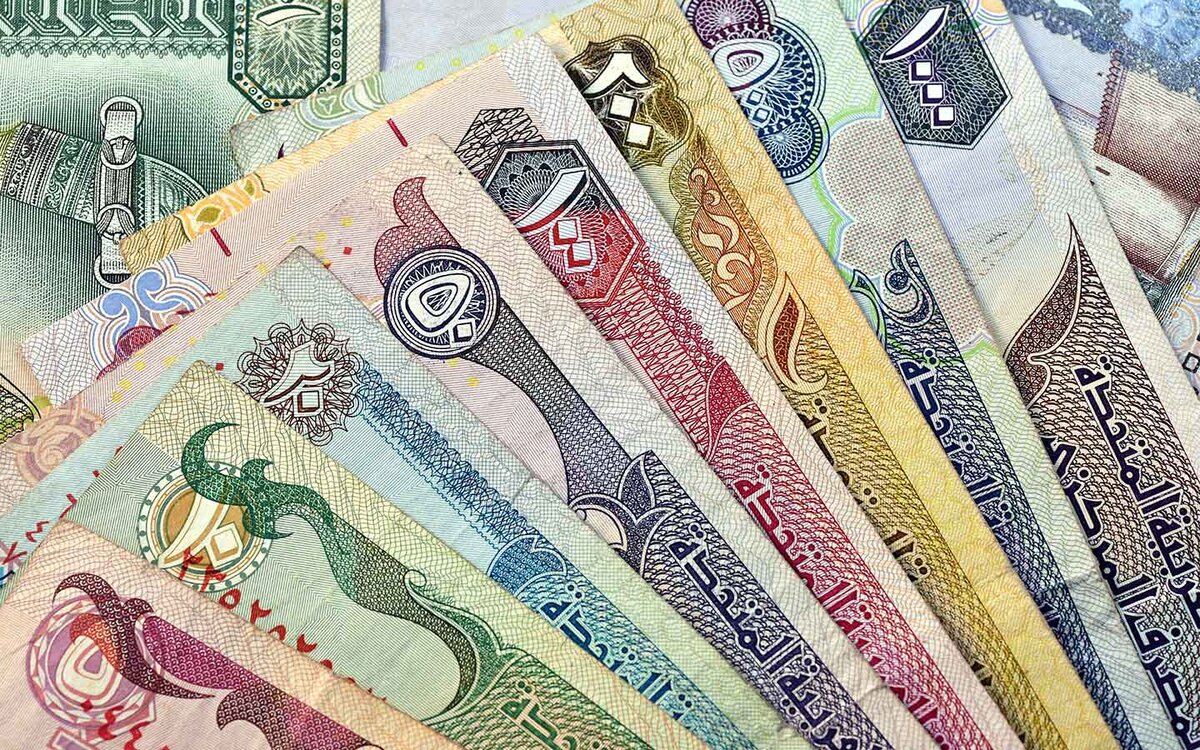 Источник: https://mybayutcdn.bayut.com/mybayut/wp-content/uploads/UAE-Dirham-Notes.jpg