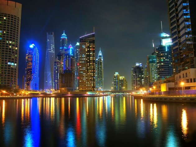  Небоскребы ночью, Дубай, ОАЭ.фото с mota.ru