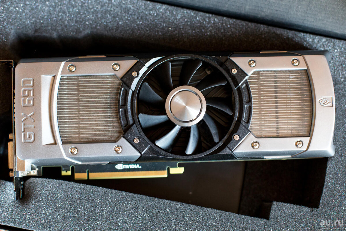 Двухчиповая, а к тому же ещё и старая и горячая GTX690