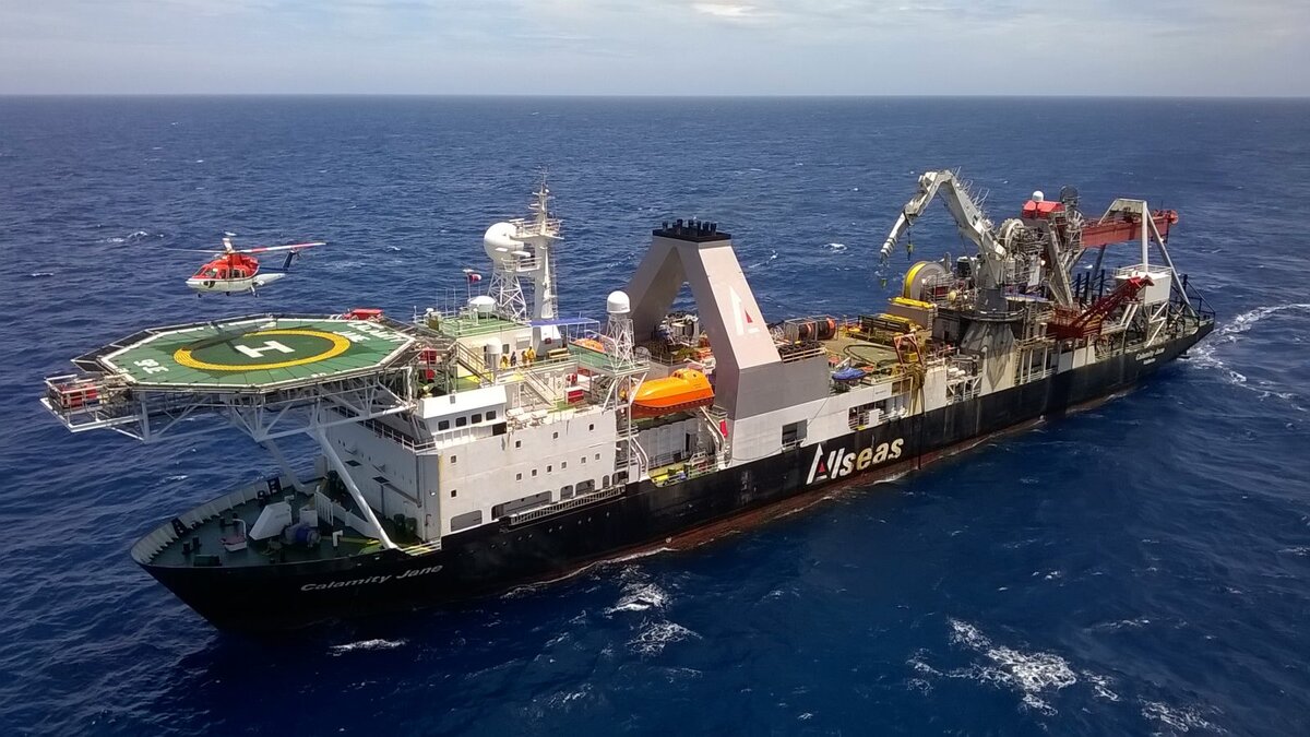 Судно компании AllSeas Group