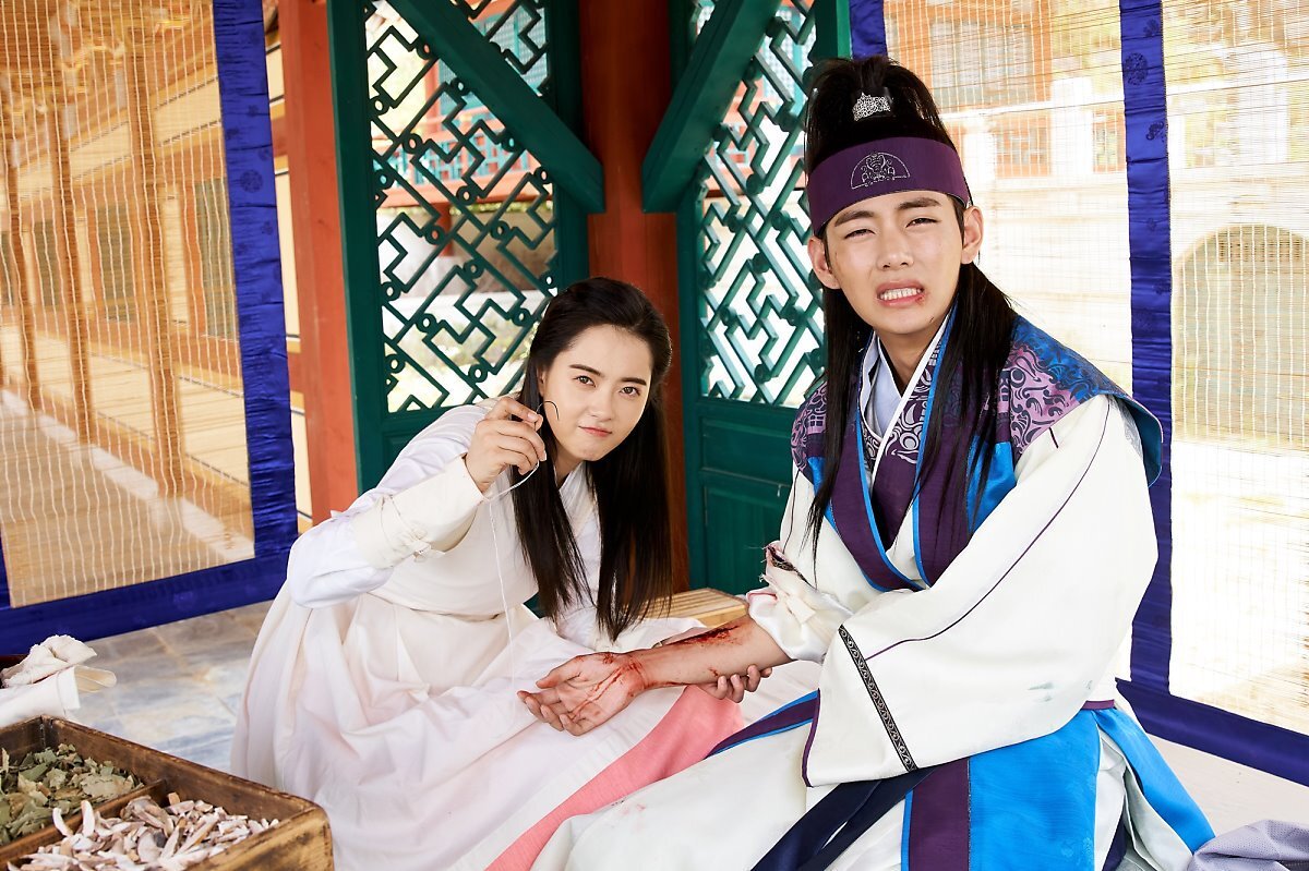 Ви (Хан Сон) и Ко А Ра (Аро) - фотография взята из открытого источника