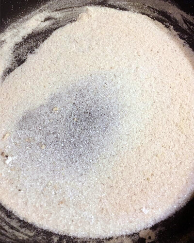 прогреваем соль до изменения цвета