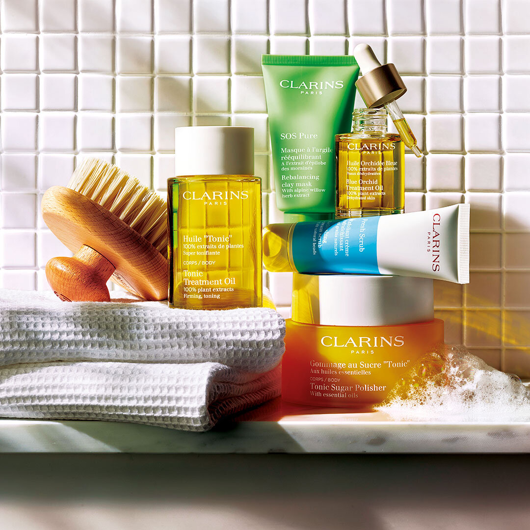 В программе от чат-бота — рекомендации по средствам Clarins, лайфхаки от экспертов, короткие видеоролики и промокод на дополнительные подарки с заказом