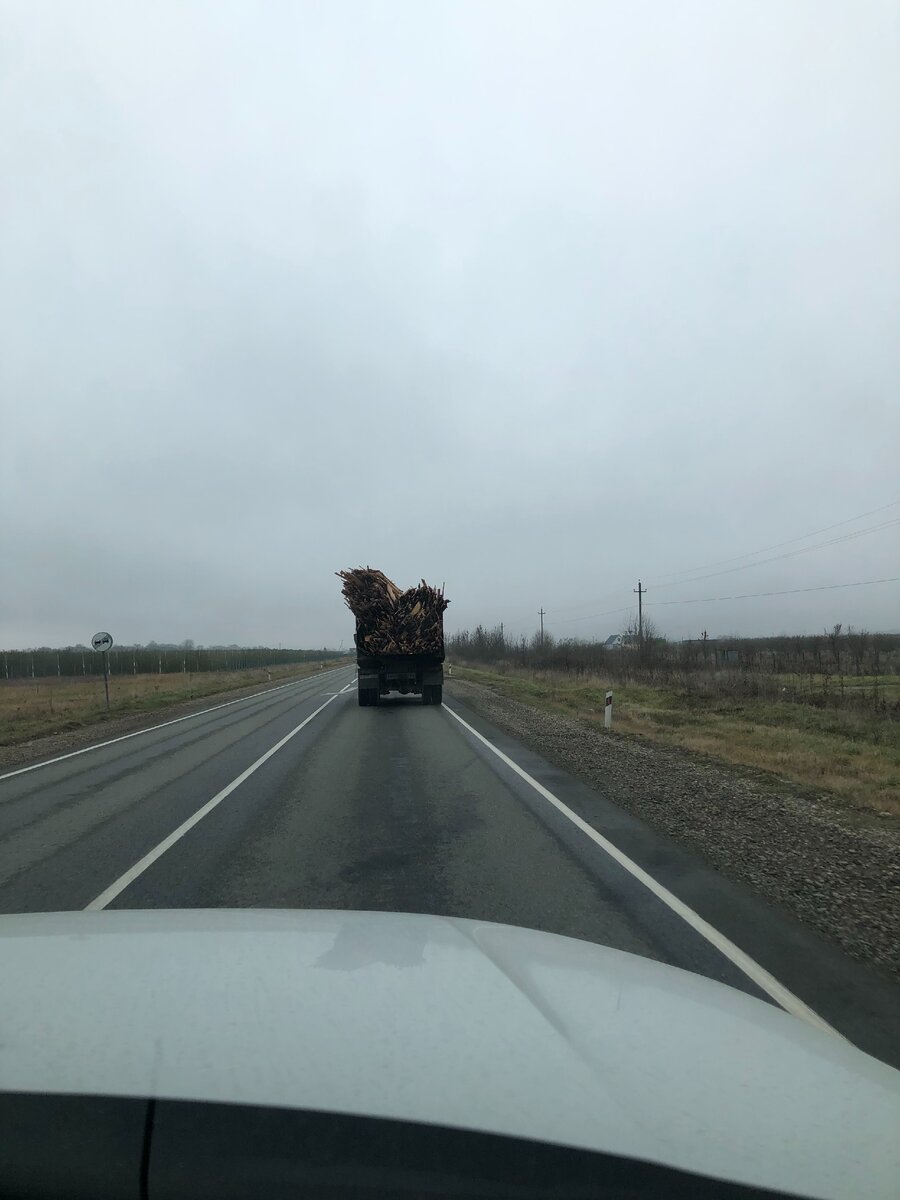 Вот такие колоритные грузовички можно встретить на дорогах Адыгеи.