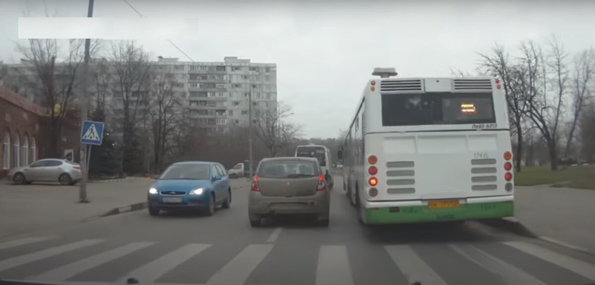 Можно ли автобусу стоять на остановке и ждать