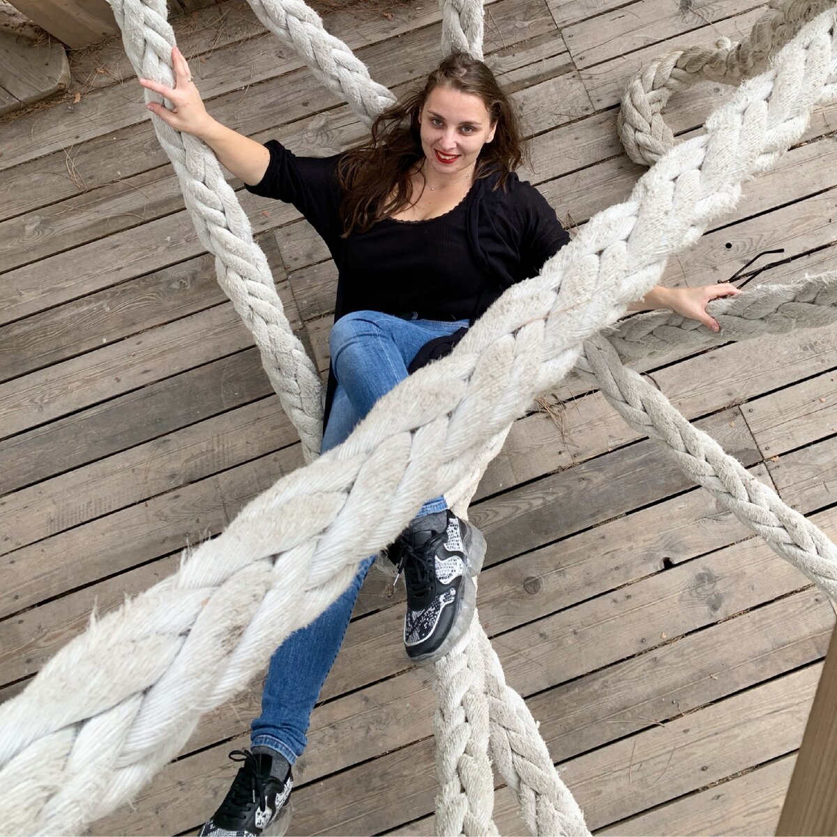 Сыщик Аня берётся за это запутанное дело...