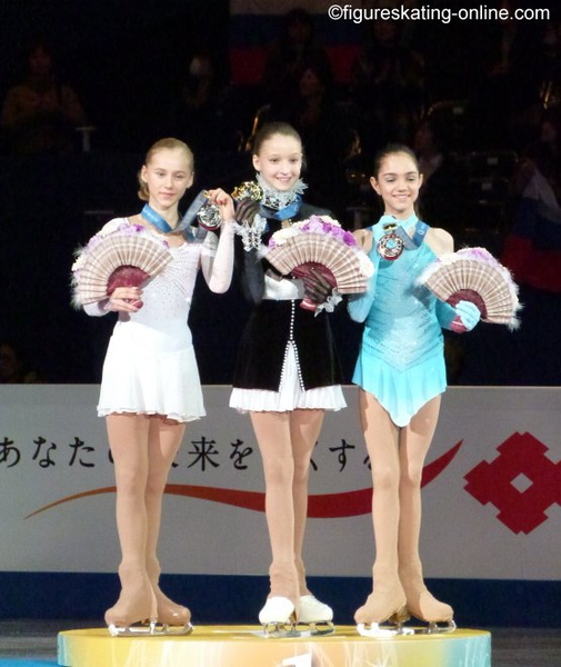 Пьедестал финала юниорского Гран-при в декабре 2013 года. Тогда у Тутберидзе еще не было громадных административных ресурсов