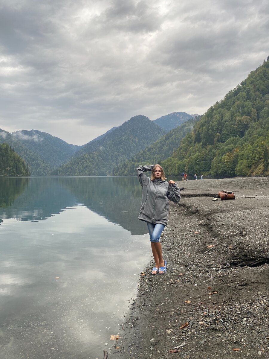 +13 на Рице а в Пицунде у моря +23 такая разница в горах 1 октября