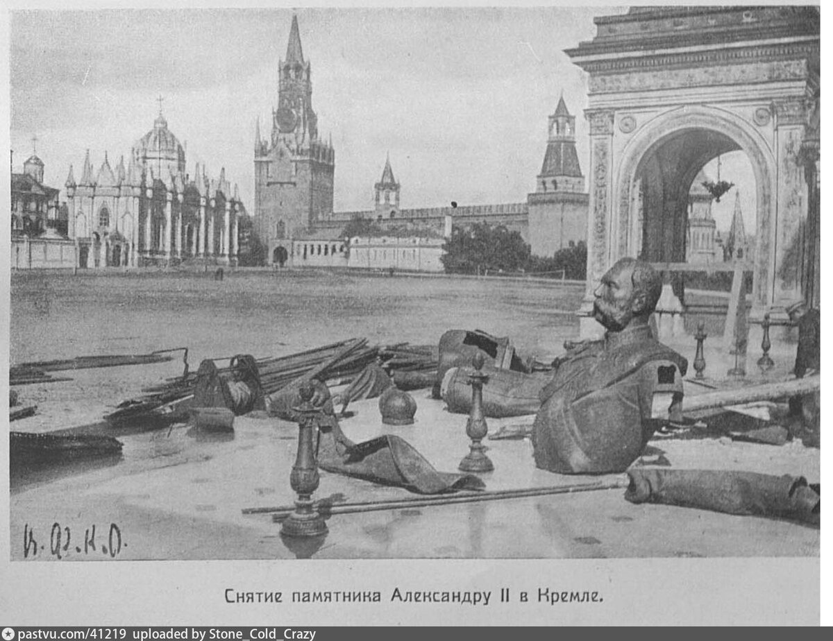 Памятник Царю Освободителю. Это "жненашаистория". 