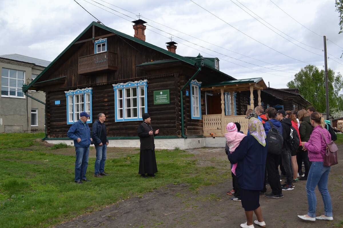 Усть пристань храм село люди. Музей в Усть Чарышской Пристани. Отец Никандр Речкунов. Отец Никандр Речкунов Усть Пристань. Усть Чарышская Пристань отец Никандр.