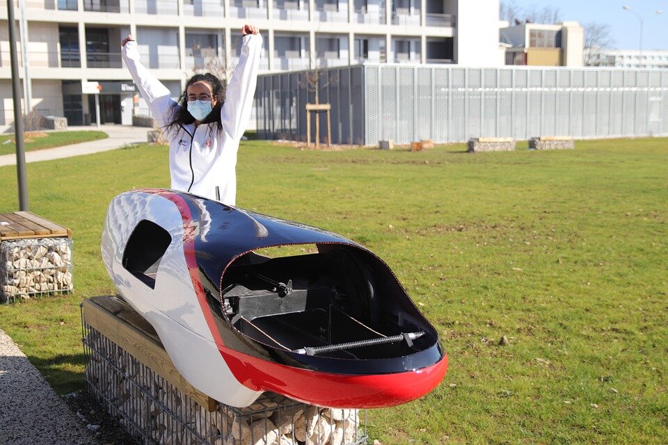 https://pixabay.com/photos/design-prototype-automobile-car-6041803/