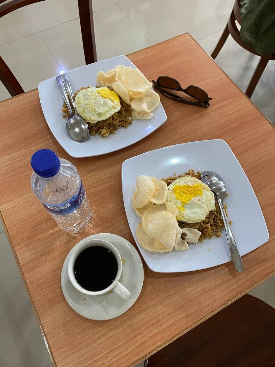 Завтрак в отеле Ella Hotel (Nasi Goreng - жареный рис)