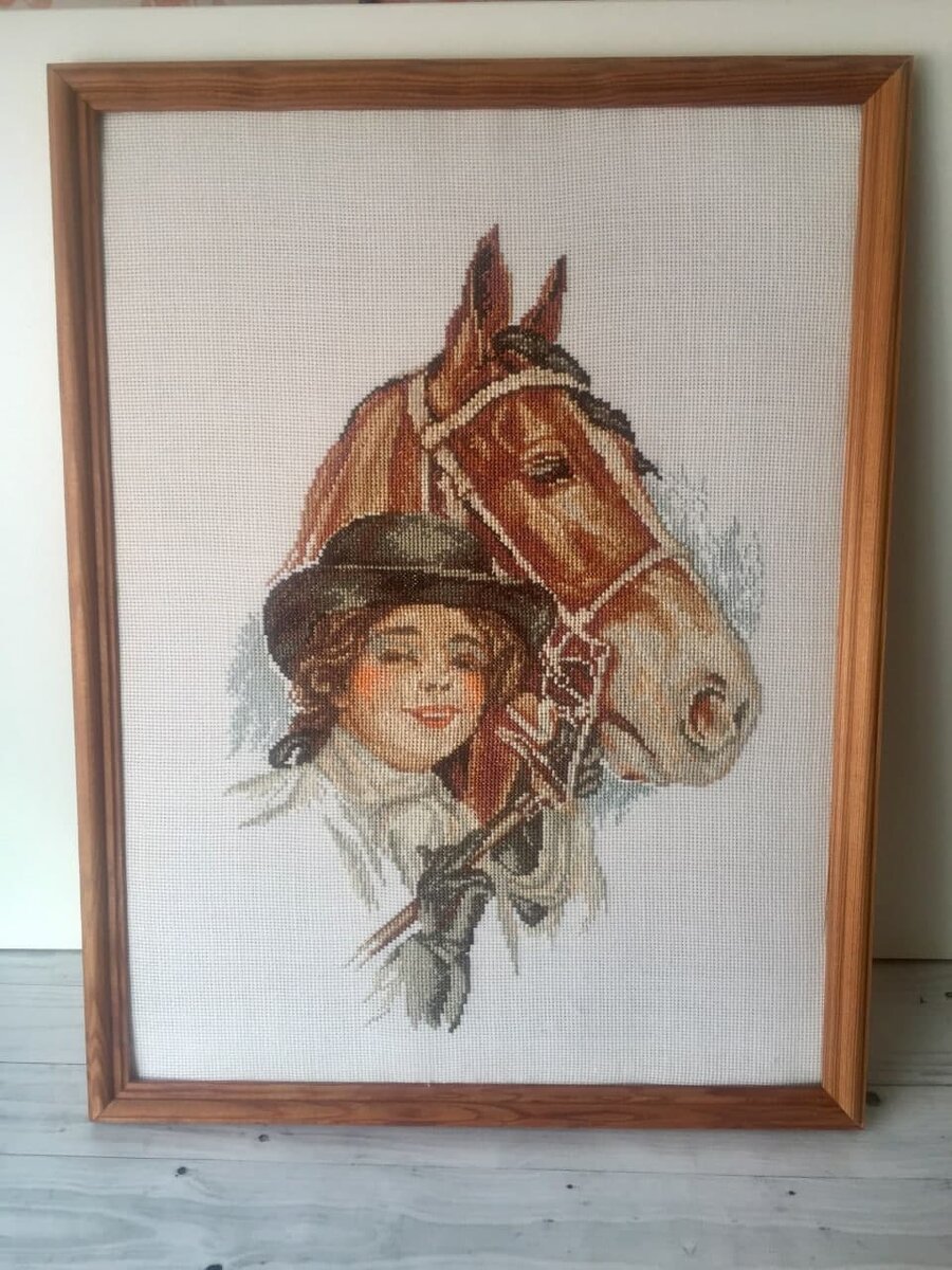 Картина вышитая крестом (эта работа и фото принадлежат автору канала "Творческое Рукоделие")