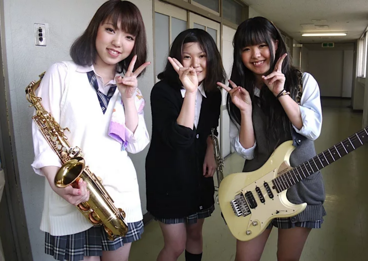 Школы японии видео. Японская школа музыкальная группа. Японские школьные клубы. Кружки в японских школах. Школьные клубы в Японии.