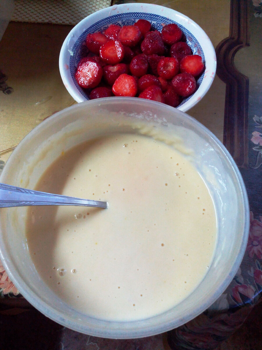 Тесто готово, ягоды тоже готовы.