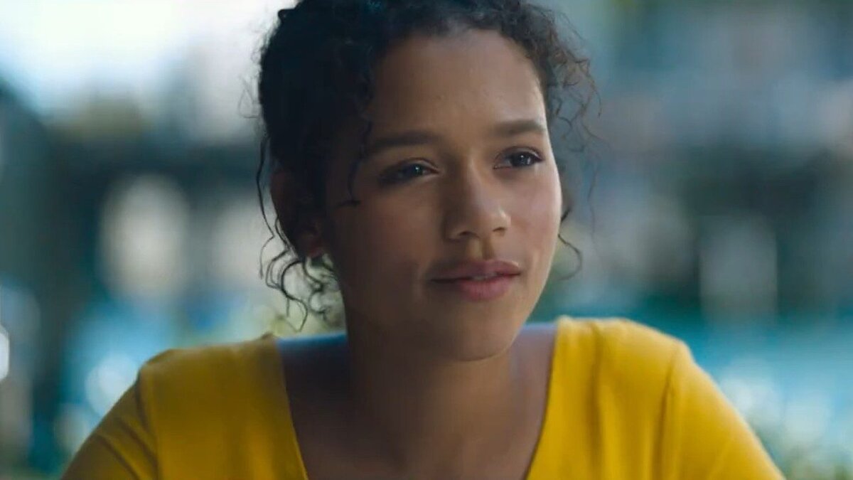 Тейлор Расселл в роли Зои.