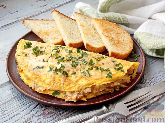 яйца, капуста белокочанная, лук репчатый, сыр твёрдый, сметана, чеснок, соль, перец чёрный молотый, масло растительное, зелень петрушки