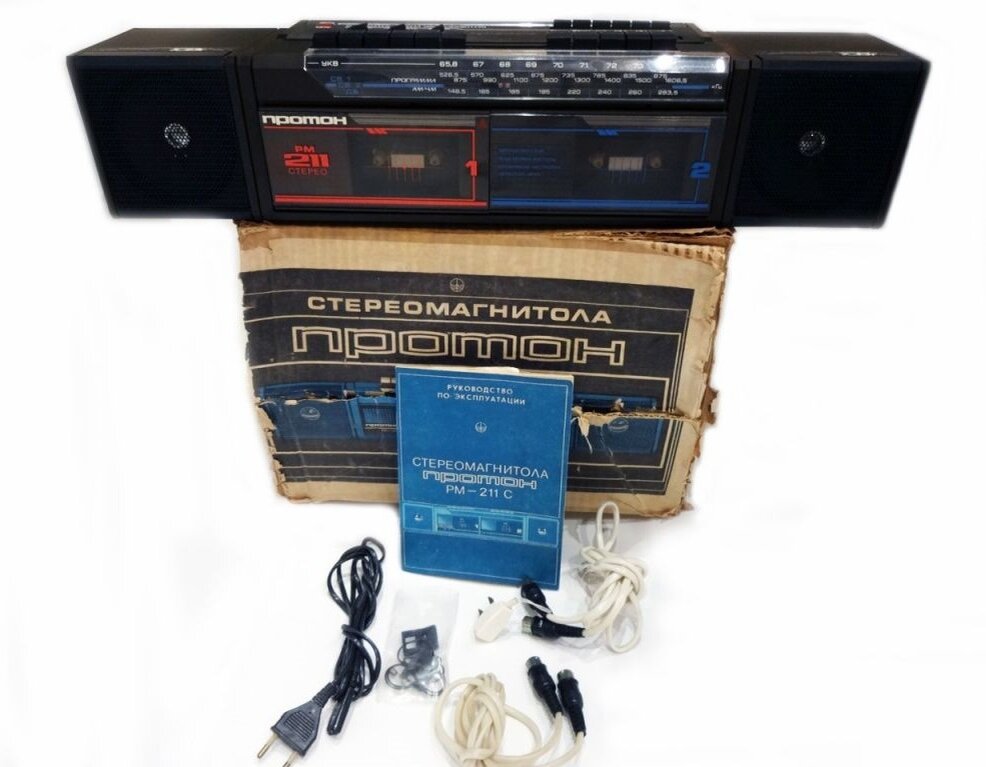 Стереофоническая кассетная магнитол "Протон РМ-211С" 