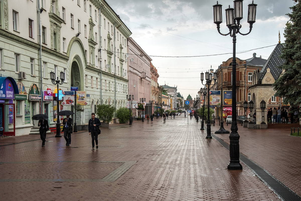 Центральная нижняя. Большая Покровская улица в Нижнем Новгороде. Нижний Новгород пешеходная улица Покровка. Большая Покровка Нижний Новгород. Нижний Новгород пешеходная улица большая Покровская.