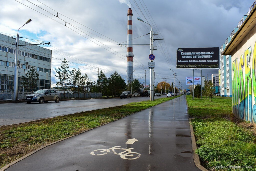 На улице российских городов можно. Альметьевск велодорожки. Альметьевск велоинфраструктура. Город Альметьевск велодорожки. Альметьевск велосипедный город.