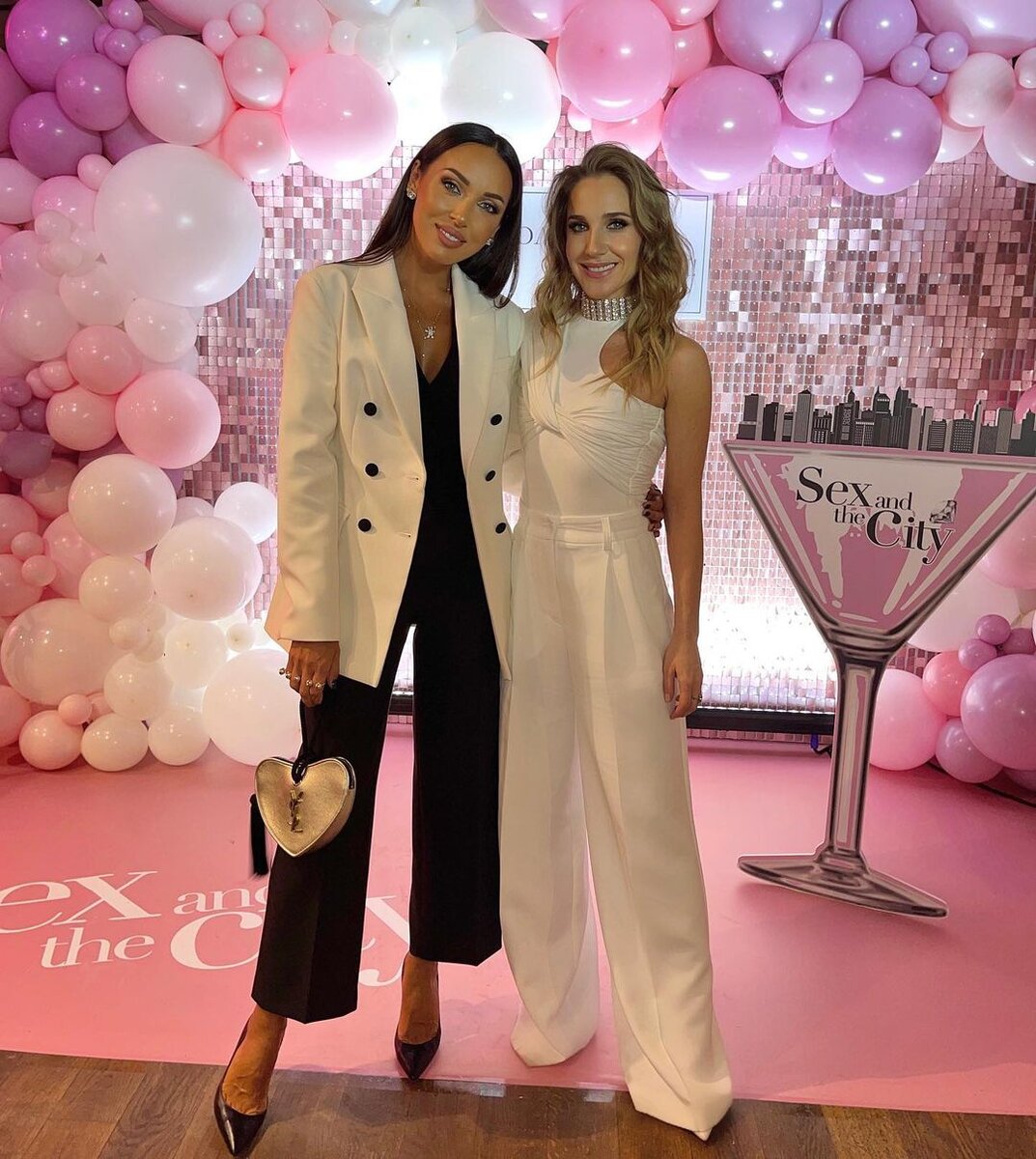    Алсу и Юлия КовальчукСоцсети Алсу