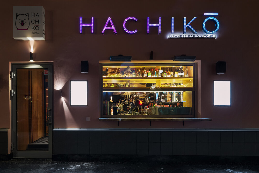 Hachiko Japanese Bar & Kitchen расположен на Пятницкой улице. Интерьер – бюро Archpoint под руководством Валерия Лизунова и Екатерины Агеевой.