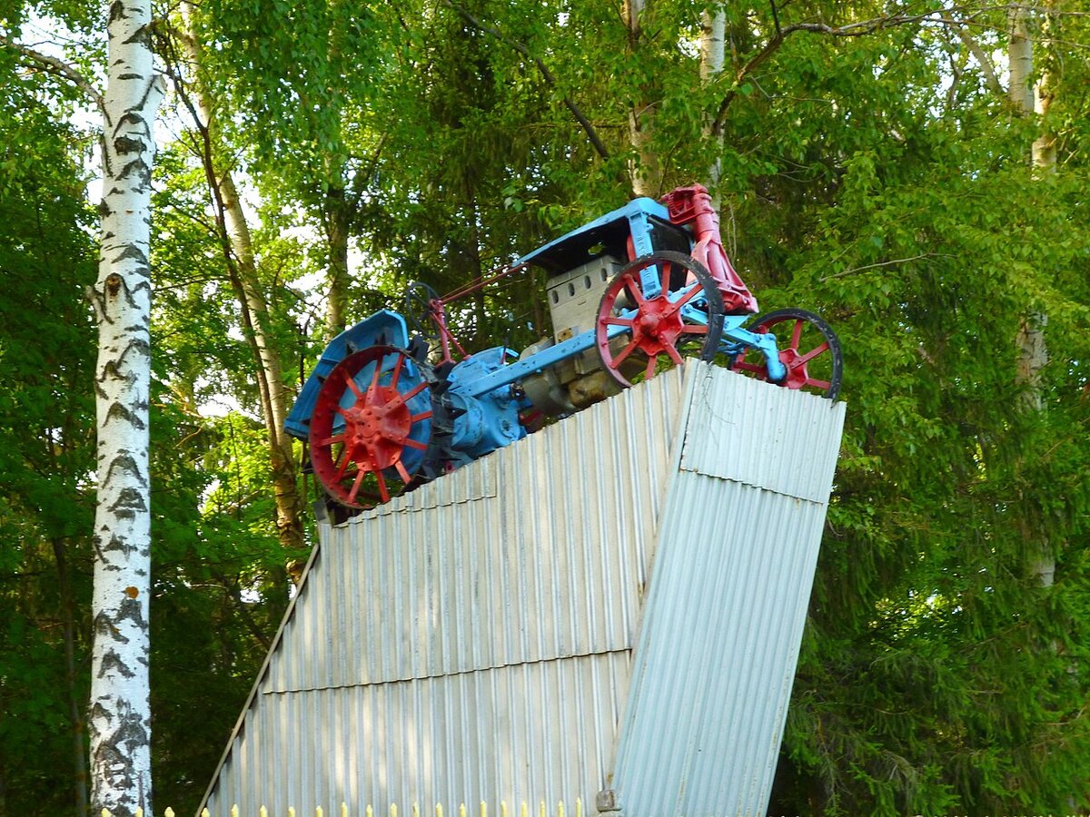 с. Инякино (Шиловский р-н, Рязанская обл). Памятник работникам сельского хозяйства