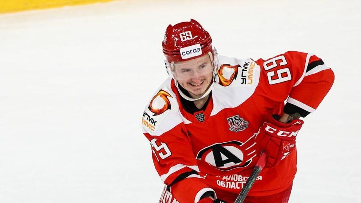    Форвард "Автомобилиста" Сергей Шумаков© Фото : Пресс-служба ХК "Автомобилист