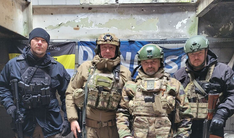    Помощник Рогозина Михаил Бридасов (первый слева) во время обстрела выполнял свою работу, считают его друзья